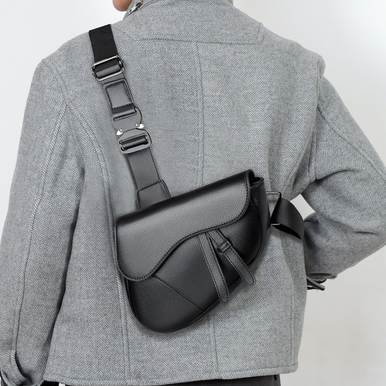 carlton-crossbody-black